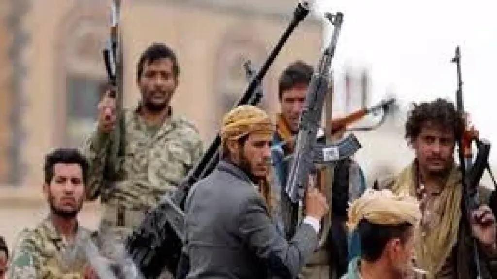 الحوثيون يحرقون منزل عقيد معارض في صنعاء.. موجة استياء وإدانات حقوقية