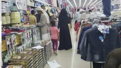 الحوثيون يرفعون الضرائب الجمركية على الملابس إلى ثلاثة أضعاف قيمتها