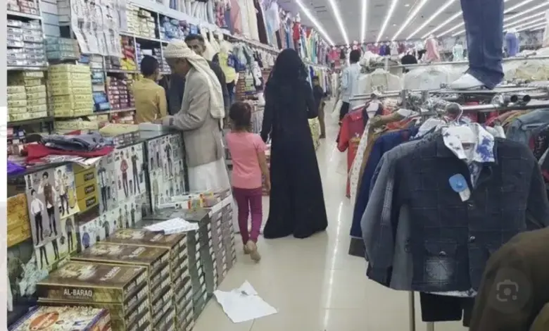 الحوثيون يرفعون الضرائب الجمركية على الملابس إلى ثلاثة أضعاف قيمتها