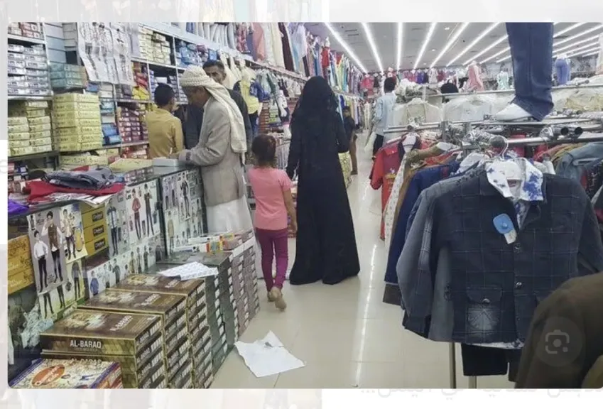 الحوثيون يرفعون الضرائب الجمركية على الملابس إلى ثلاثة أضعاف قيمتها