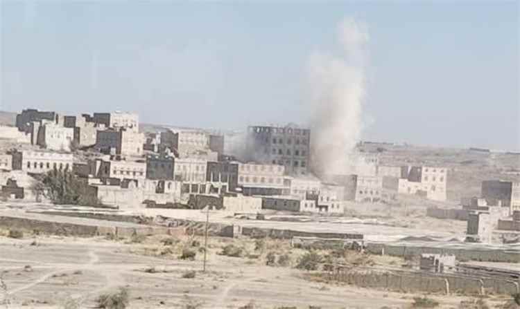 الحوثيون يفجرون منزل ضابط مختطف في سجونهم شمال صنعاء
