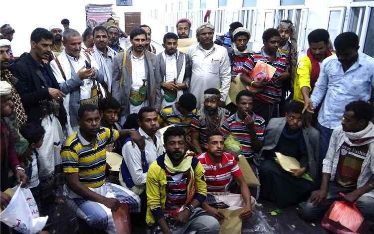 الحوثيون يوسّعون التجنيد التعبوي بين المهمشين والمسنين
