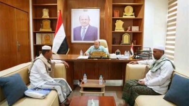 الخنبشي يطلع على أوضاع مختبرات الصحة العامة ويؤكد دعم السلم المجتمعي وتطوير خدمات الأحوال المدنية