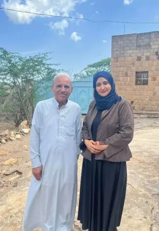 الدكتورة ألفت الدبعي في زيارة تضامنية لوالد الشهيدة أفتهان المشهري بريف تعز