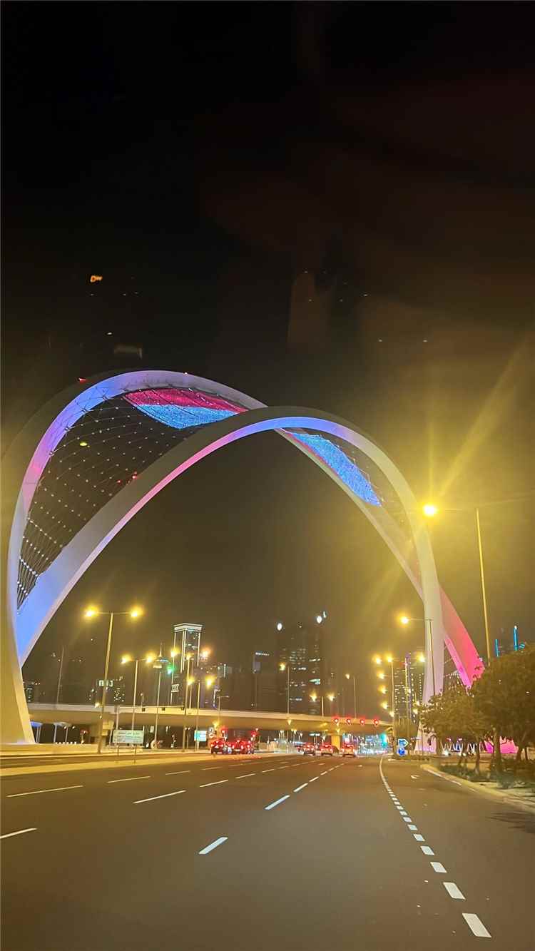 الدوحة تشارك اليمن فرحته بالعيد الوطني الـ36 للوحدة عبر إضاءة معالمها الشهيرة
