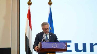 السفير الأوروبي من عدن: دعمنا للحكومة اليمنية مستمر والسلام هو الطريق الوحيد لإنهاء الحرب