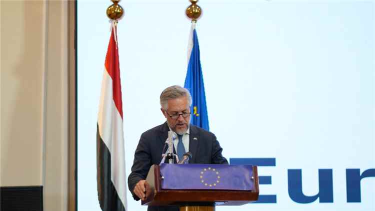 السفير الأوروبي من عدن: دعمنا للحكومة اليمنية مستمر والسلام هو الطريق الوحيد لإنهاء الحرب