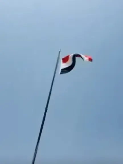 السفير اليمني يعيد رفع العلم في سفارة السودان بعد غياب 3سنوات