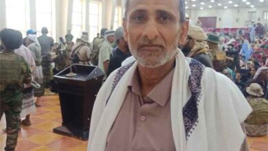 الشيخ علي ناصر عوض النخعي يشيد بمخرجات اللقاء التشاوري الأول ويؤكد دعم جهود السلطة المحلية