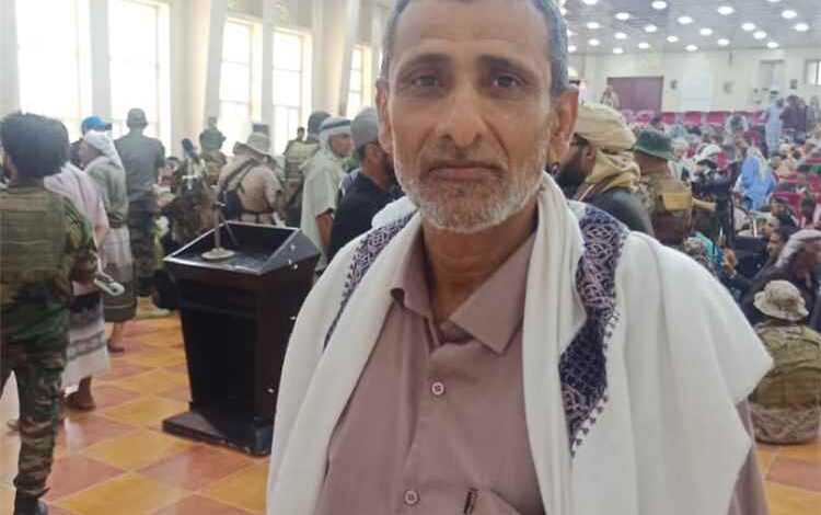 الشيخ علي ناصر عوض النخعي يشيد بمخرجات اللقاء التشاوري الأول ويؤكد دعم جهود السلطة المحلية