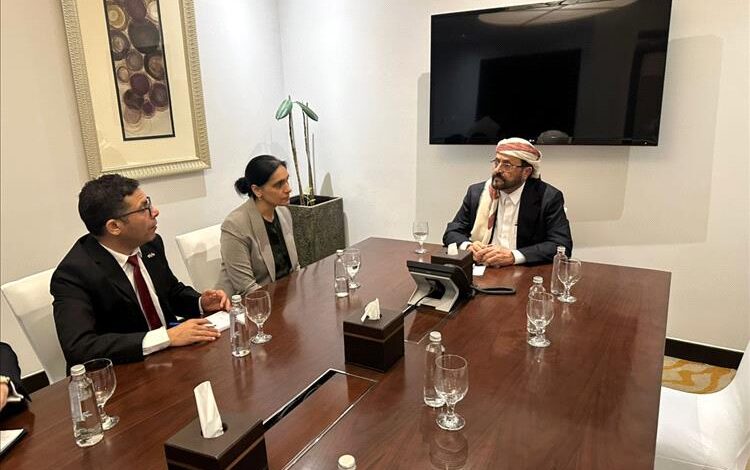 العرادة يلتقي السفيرة البريطانية لبحث مستجدات الأوضاع ودعم مسار الإصلاحات الحكومية