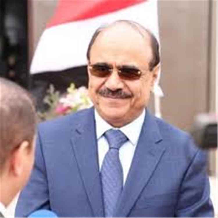 العمراني ينتقد غياب الالتزام برفع علم اليمن ويتحدث عن "فوضى" داخل مؤسسات الدولة