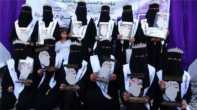 الغيضة تحتفي بتخريج 14 حافظة لكتاب الله من مركز العُلا لتعليم القرآن الكريم