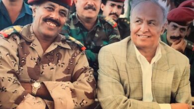 الفريق علي محسن: هادي قاد اليمن في أصعب مراحله ورفض الانصياع للحوثيين.. وينشر صوراً خاصة معه