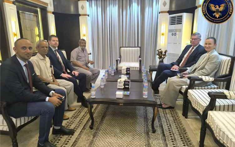 اللواء الجمالي يلتقي وفد مكتب المبعوث الأممي بعدن ويؤكد على أهمية الشراكة الأمنية