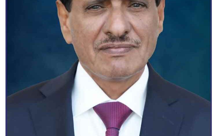 اللواء الركن البحسني يُجري اتصالًا هاتفيًا لتعزية المقدم سالم بن شعب في وفاة كريمته