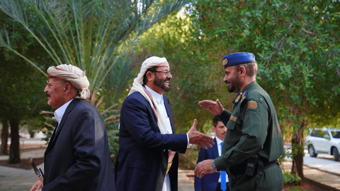 اللواء سلطان العرادة يستقبل المهنئين بعيد الأضحى في مأرب ويؤكد أهمية تعزيز التلاحم الوطني