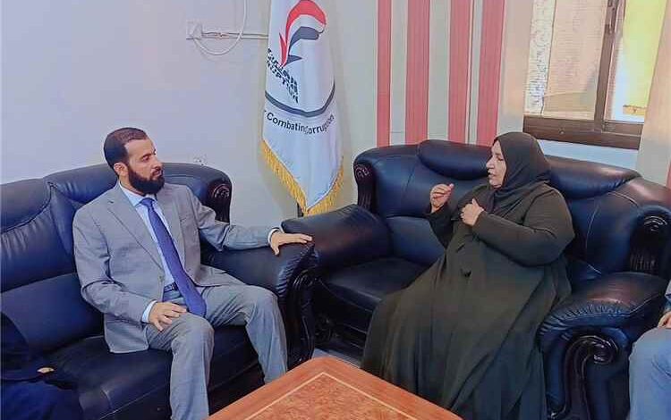 المحافظ الرباش يقدم إقرار الذمة المالية، ويبحث مع الهيئة الوطنية العليا لمكافحة الفساد إنشاء فرع للهيئة بمحافظة أبين.