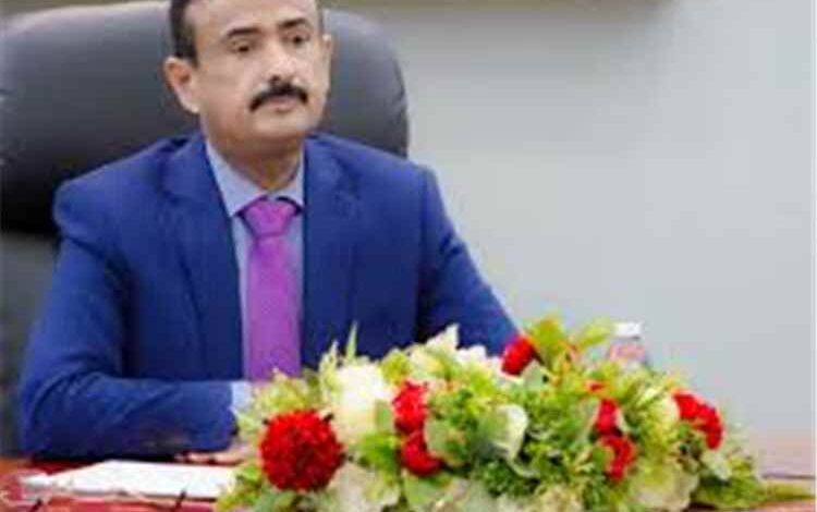 المحافظ بن الوزير يبشر بموعد بدء أعمال مشروع إنشاء محطة الكهرباء الغازية بالعقلة.