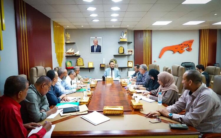 المحافظ شيخ يؤكد أولوية المشاريع الحيوية والاستجابة الفورية لقضايا المواطنين