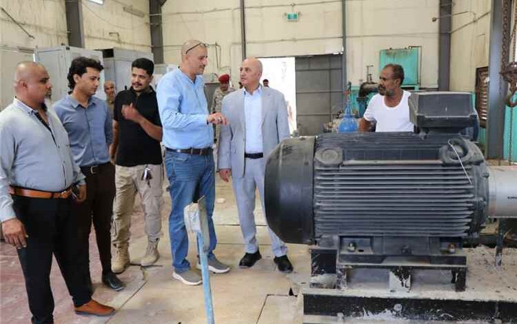 الوزير الشرجبي يطلع على سير العمل بمحطة المجزرة ويؤكد دعم مؤسسة المياه بعدن