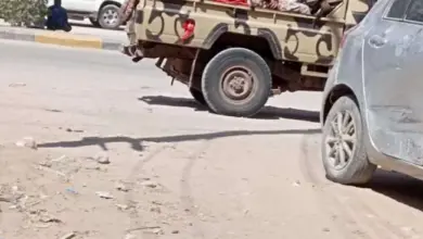 بالأصفاد في عتق: شهود يوثقون معاناة محتجزين تحت الشمس