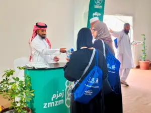 بالصور.. مبادرة "الطائف ترحب بضيوف الرحمن" توزع 3 آلاف هدية على الحجاج