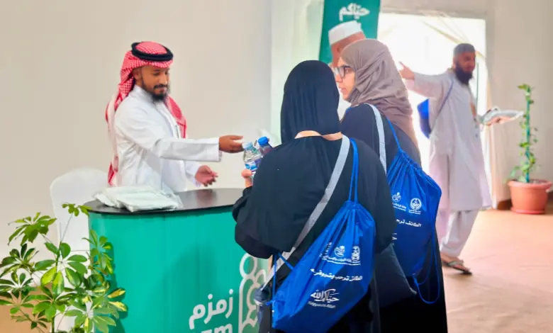 بالصور.. مبادرة "الطائف ترحب بضيوف الرحمن" توزع 3 آلاف هدية على الحجاج