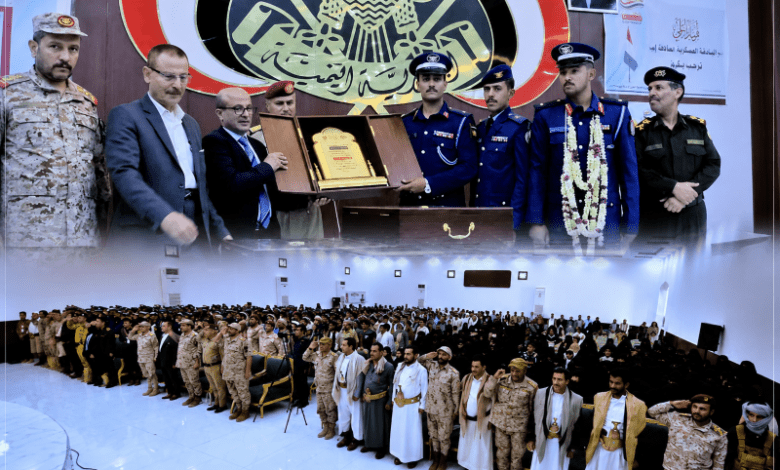بحضور قيادات عسكرية.. السلطة المحلية بإب تكرّم خريجي كلية الطيران والدفاع الجوي في مأرب بمناسبة عيد الوحدة اليمنية