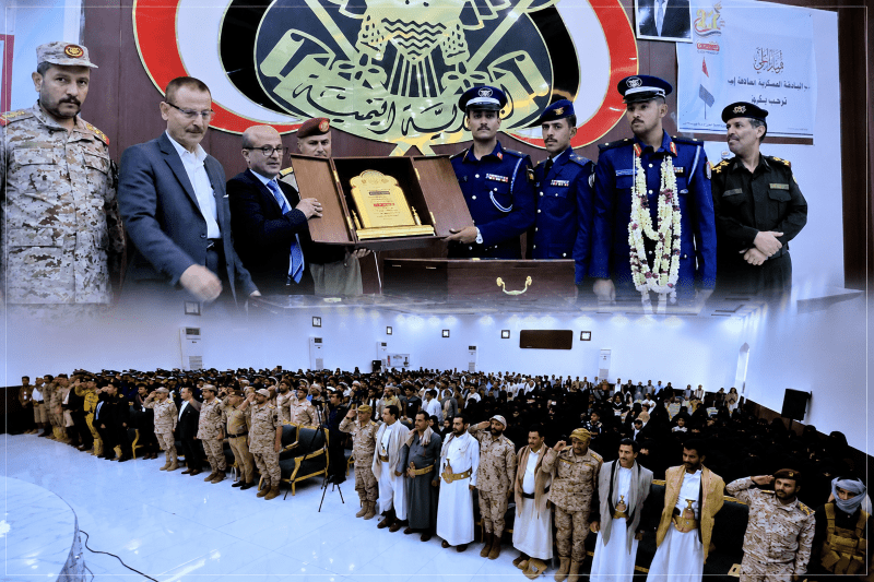 بحضور قيادات عسكرية.. السلطة المحلية بإب تكرّم خريجي كلية الطيران والدفاع الجوي في مأرب بمناسبة عيد الوحدة اليمنية