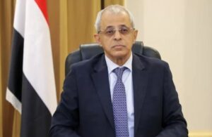بينما يُلاحق عيدروس بتهمة ''الخيانة العظمى''.. مسؤول كبير في الحكومة يتحدث عن طبيعة الخلاف والعلاقة القائمة بين اليمن والإمارات