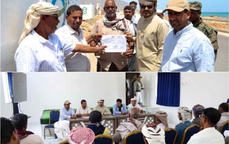 تدشين توزيع عوازل حفظ الأسماك لتعزيز القطاع السمكي في سقطرى