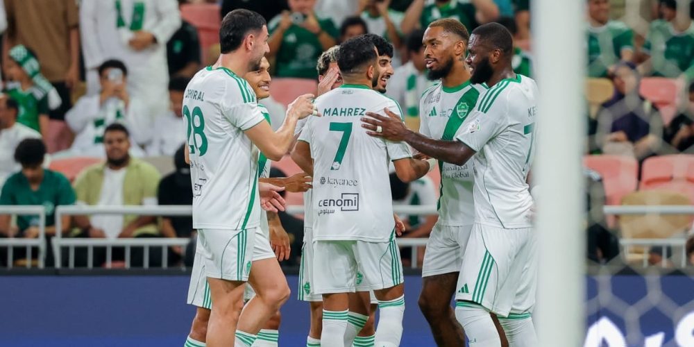 الأهلي يدخل منقوصًا أمام الأخدود