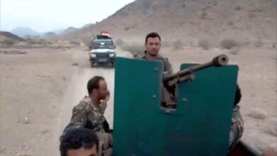 تعاون قبلي يفضي إلى تسليم مطلوب أمني للحملة الأمنية في الوازعية