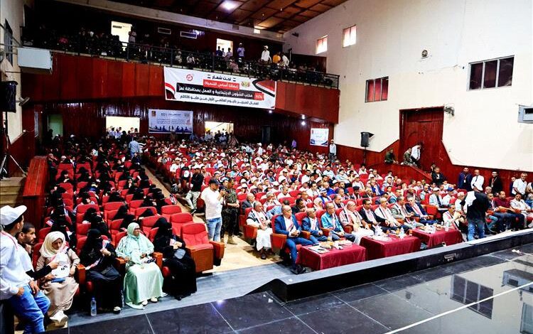 تكريم 180 عاملاً وعاملة بتعز بمناسبة عيد العمال