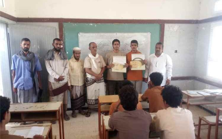ثانوية عمر بن عبدالعزيز (الحضن )تكرم طلابها المشاركين في المسابقة العلمية والثقافية بالمحافظة