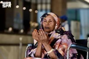 ثمانينية سودانية من ذوي الشهداء تُحقق حلم الحج ضمن برنامج ضيوف خادم الحرمين