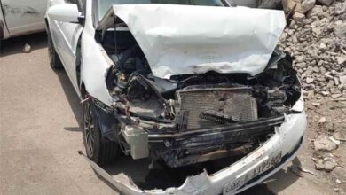 حادث مروري قرب مطار عدن يُسفر عن إصابات جسدية لأسرة بعد مرور موكب والأسرة تناشد