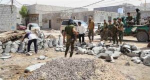 حماية الأراضي تواصل حملات إزالة البناء العشوائي في الممدارة والعريش بعدن