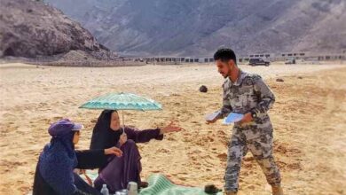 خفر السواحل ينفذ حملة توعوية في سواحل عدن لتعزيز السلامة البحرية