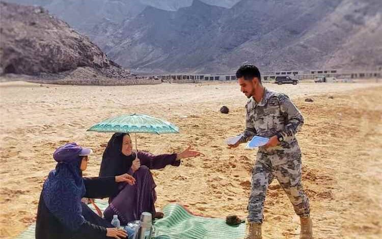 خفر السواحل ينفذ حملة توعوية في سواحل عدن لتعزيز السلامة البحرية