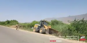 ”درع الوطن“ تنفذ حملة لإزالة العوائق وتأمين طريق البيضاء – أبين