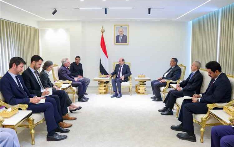 رئيس الوزراء وزير الخارجية يستقبل في عدن رئيس بعثة الاتحاد الأوروبي وسفيرة فرنسا