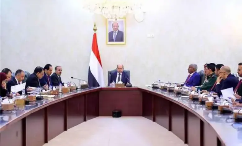 رئيس الوزراء يترأس اجتماعاً لمجلس الوزراء في عدن ويناقش التطورات السياسية والأمنية
