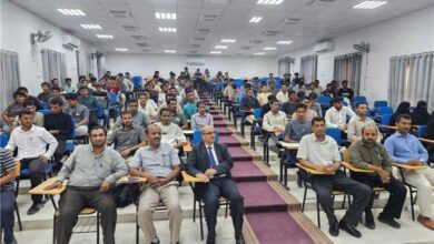 رئيس جامعة شبوة يطلع على نتائج النزول الميداني لطلبة كلية الإدارة والاقتصاد