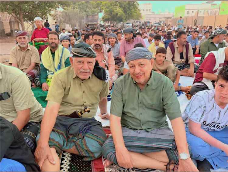 رئيس مجلس القضاء الأعلى القاضي"الحوشبي" يؤدي صلاة عيد الأضحى مع جموع المصلين في مديرية تبن بمحافظة لحج