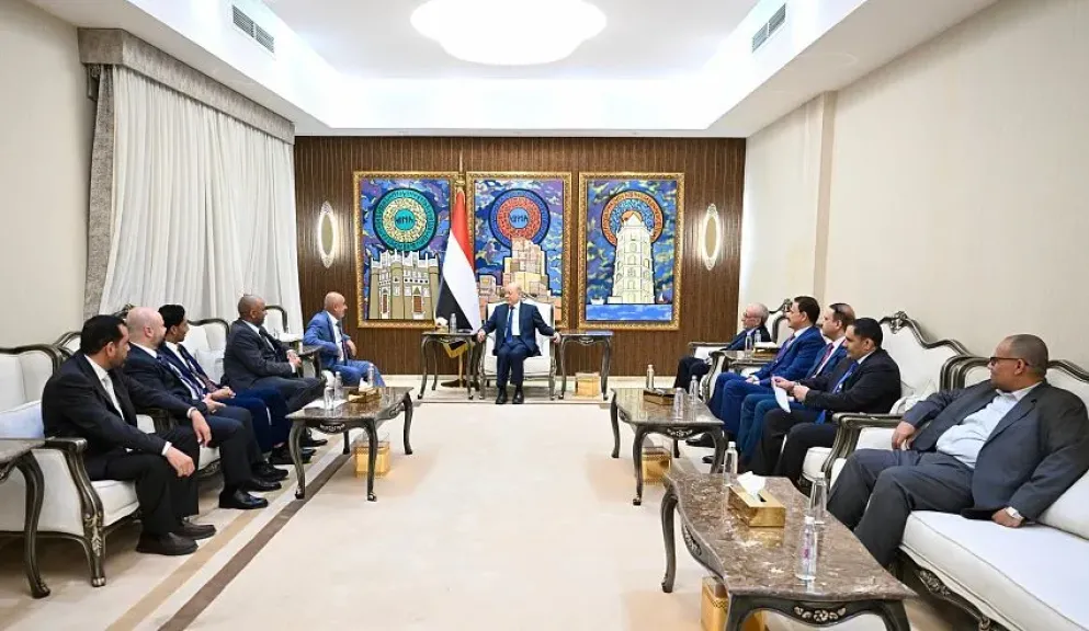 اجتماع الرئيس العليمي بوفد التفاوض الحكومي