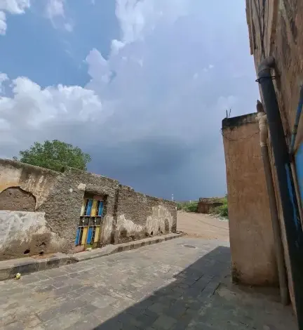سكان بيت الفقيه يترقبون هطول الغيث بعد ظهور سحب ركامية