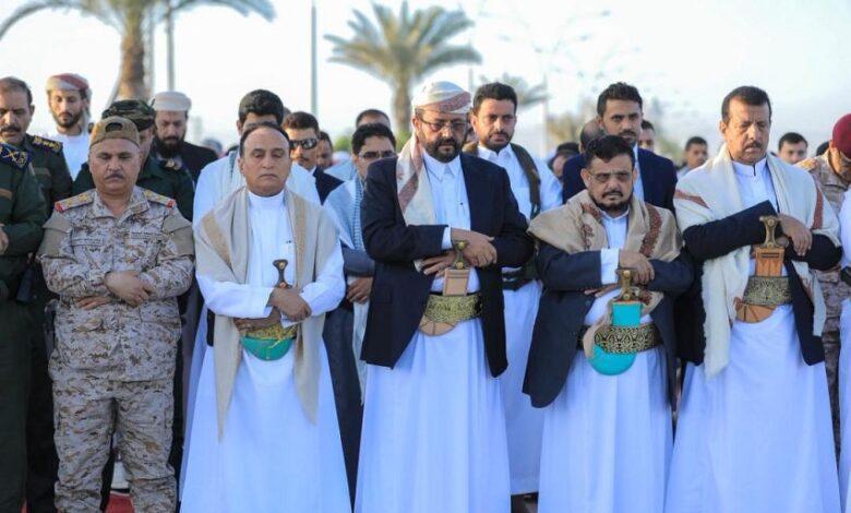 سلطان العرادة يؤدي صلاة العيد في مأرب وسط حضور رسمي وشعبي واسع