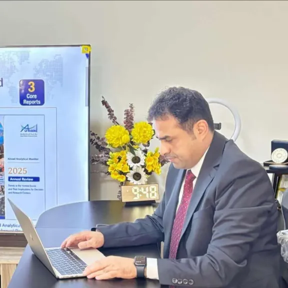 سياسي يمني يُفجّر فضيحة تمويلات غربية: ”80% من الأموال تذهب للاستشارات والرواتب